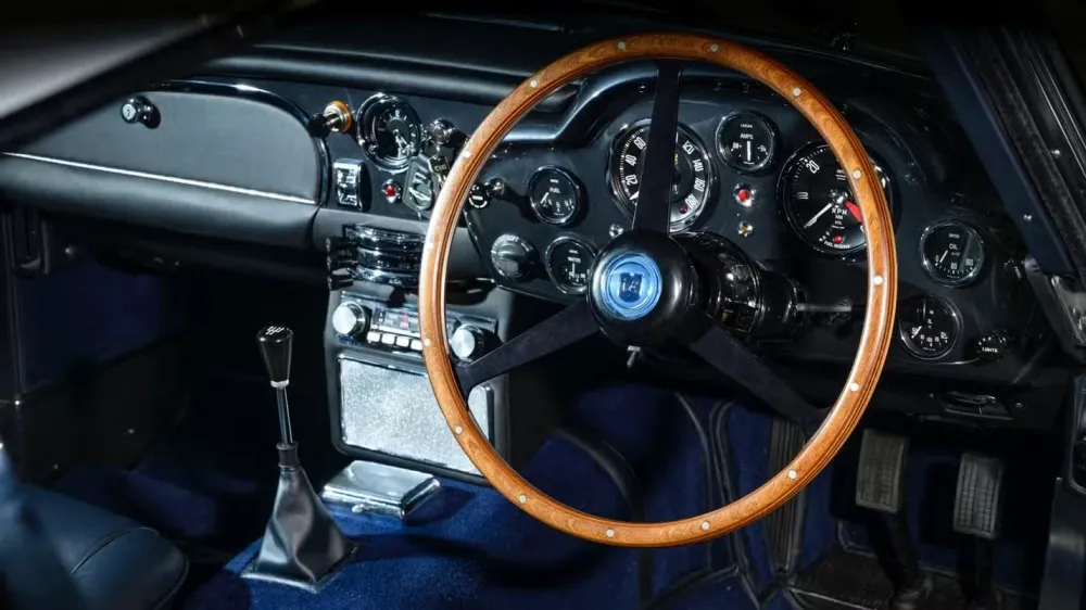 60-летний Aston Martin DB5 подорожал более чем в тысячу раз после реставрации