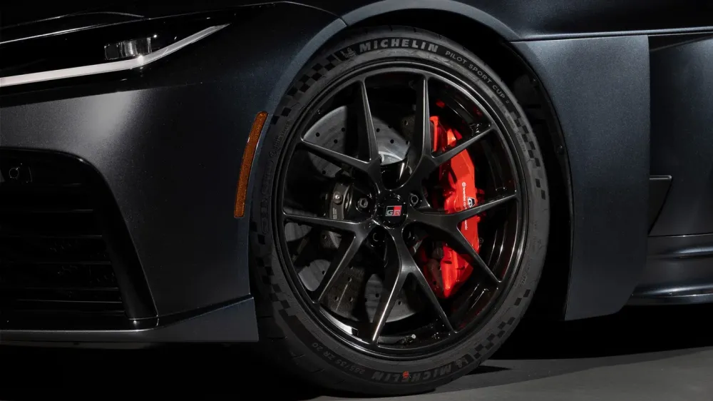 Новый суперкар Toyota GR GT представлен сразу в двух версиях