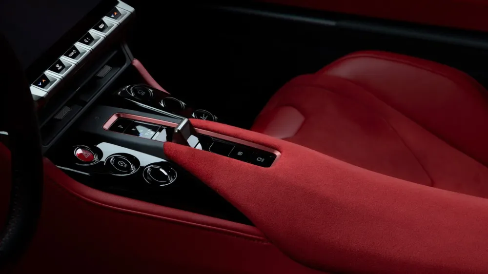 Новый суперкар Toyota GR GT представлен сразу в двух версиях