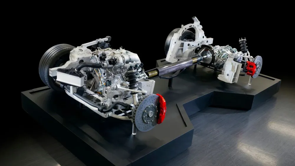 Новый суперкар Toyota GR GT представлен сразу в двух версиях