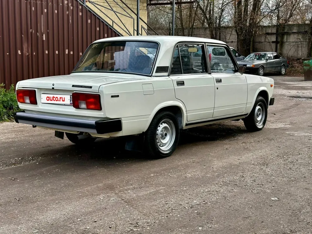Капсула времени: 27-летний ВАЗ-2105 продают по цене новой Искры