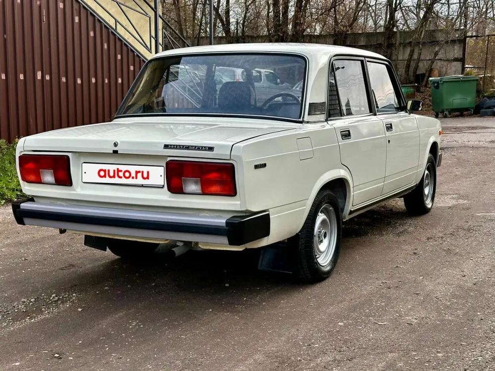 Капсула времени: 27-летний ВАЗ-2105 продают по цене новой Искры