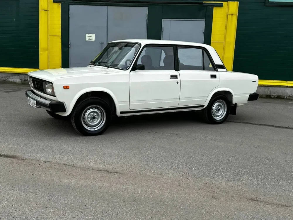 Капсула времени: 27-летний ВАЗ-2105 продают по цене новой Искры