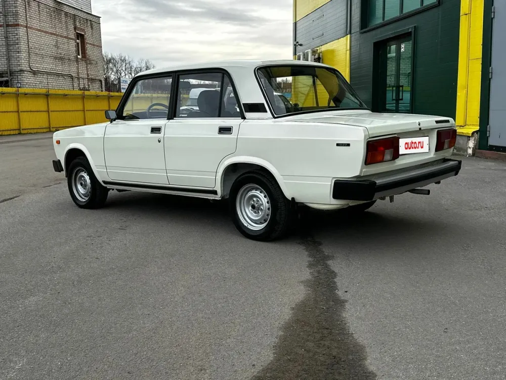 Капсула времени: 27-летний ВАЗ-2105 продают по цене новой Искры