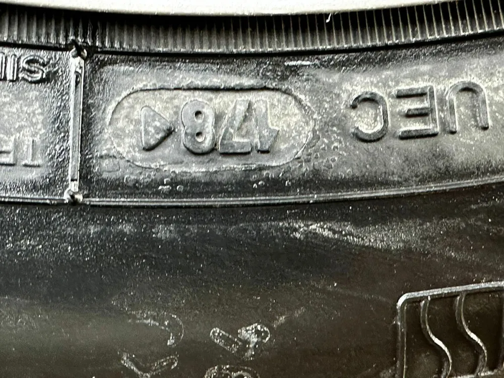 Капсула времени: 27-летний ВАЗ-2105 продают по цене новой Искры