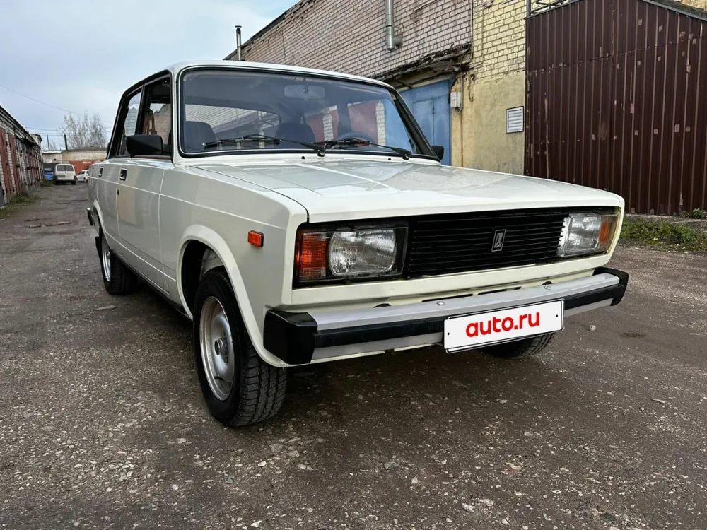 Капсула времени: 27-летний ВАЗ-2105 продают по цене новой Искры