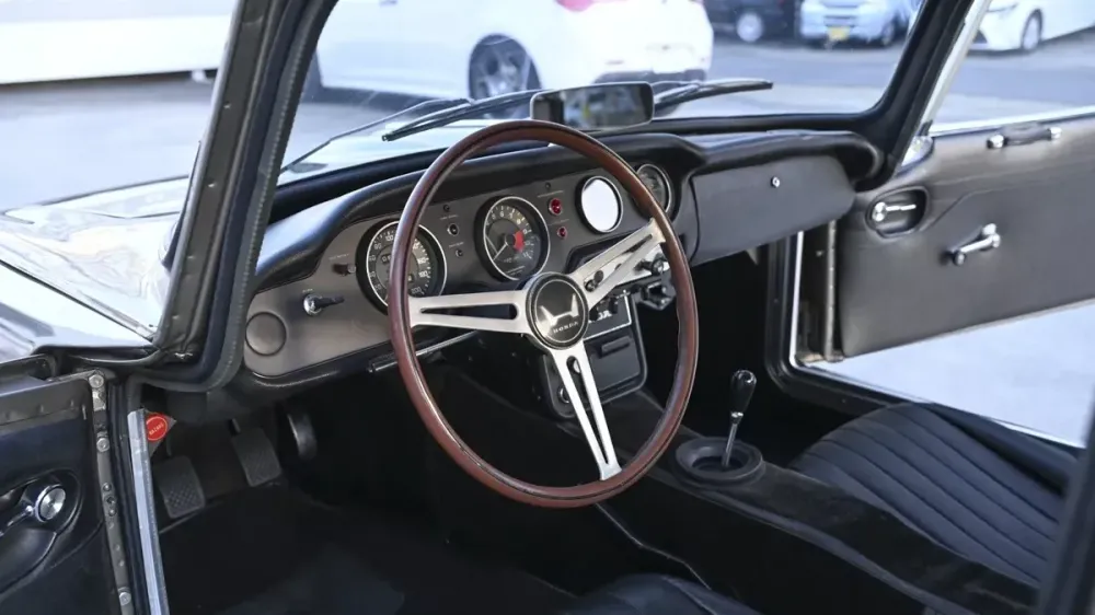 На продажу выставили самый маленький и быстрый спорткар от Honda из 1960-х