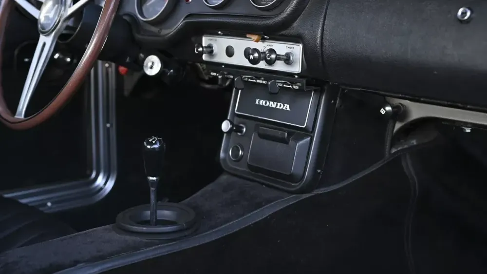 На продажу выставили самый маленький и быстрый спорткар от Honda из 1960-х