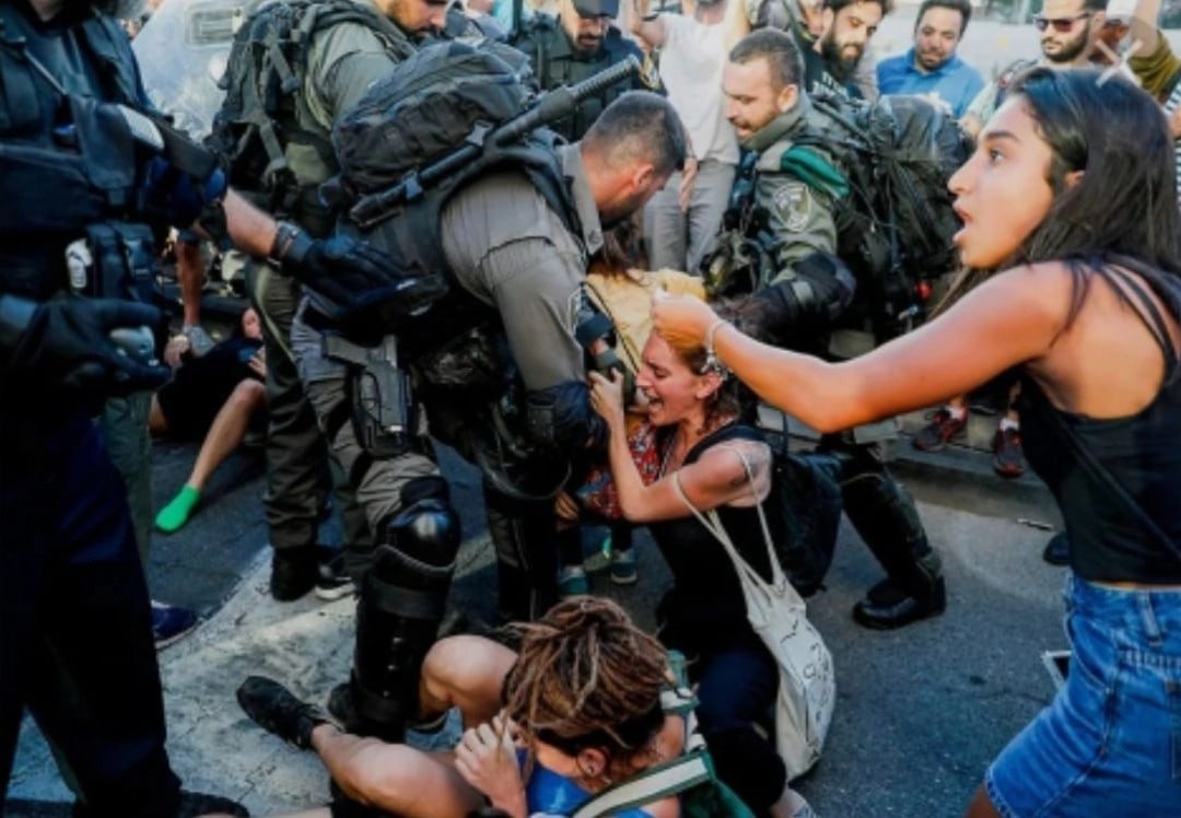 Самая жесткая группа. Разгон демонстрантов в Израиле. Зверства израильской полиции. Полиция Израиля разгоняет демонстрантов.