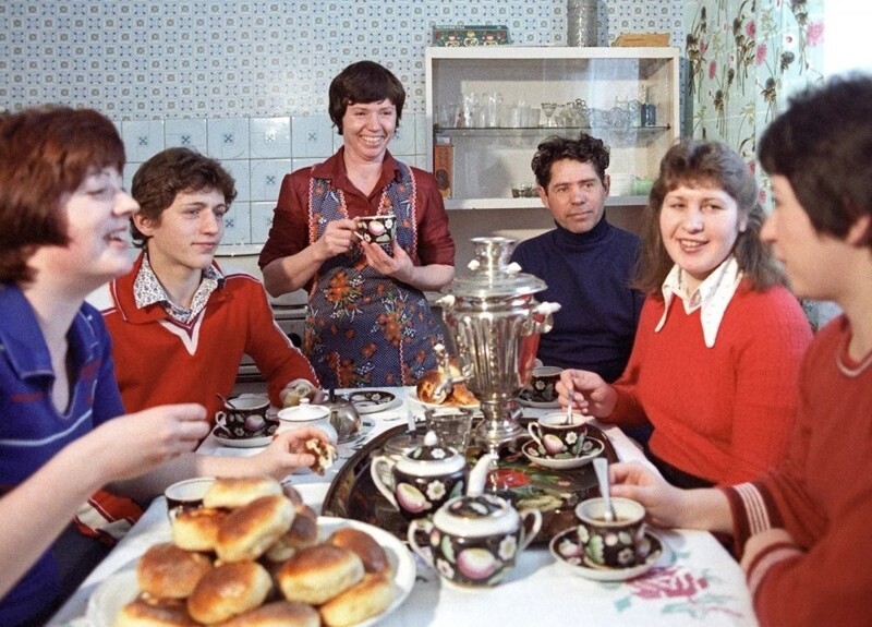 Чай на новоселье. Москва, 1982 год