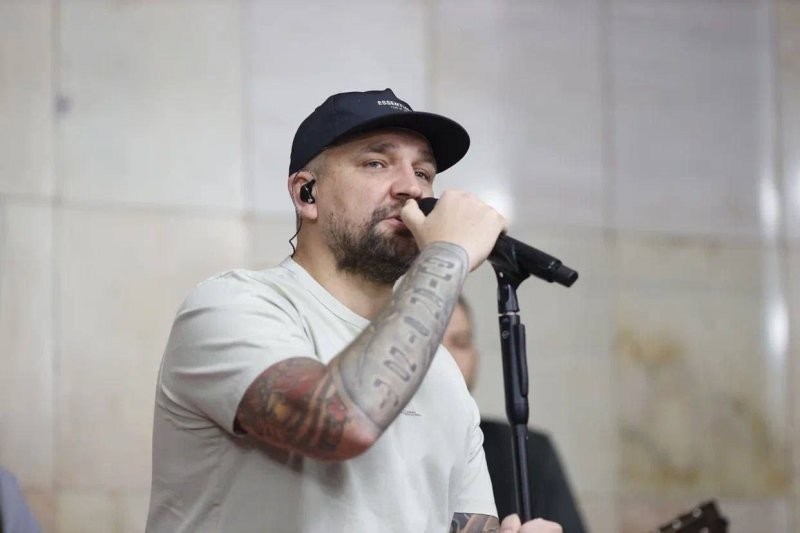 Баста устроил концерт в московском метро