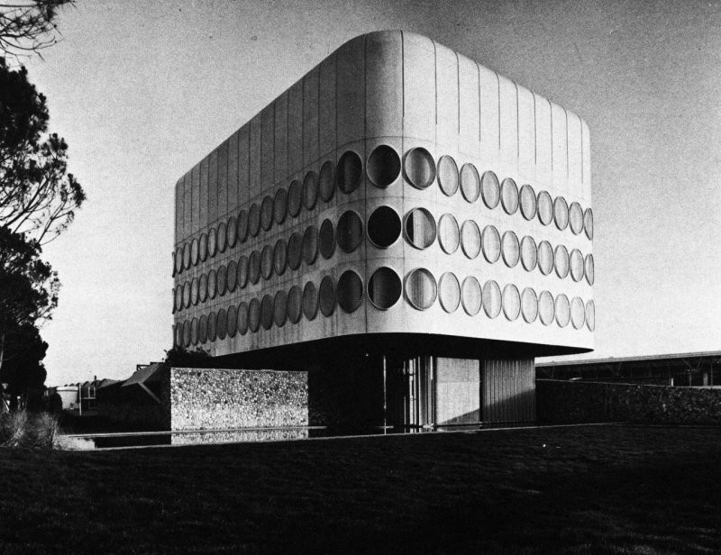 31. Офисное здание в Удине, Италия, 1978 год. Архитектор - Анджело Манджаротти