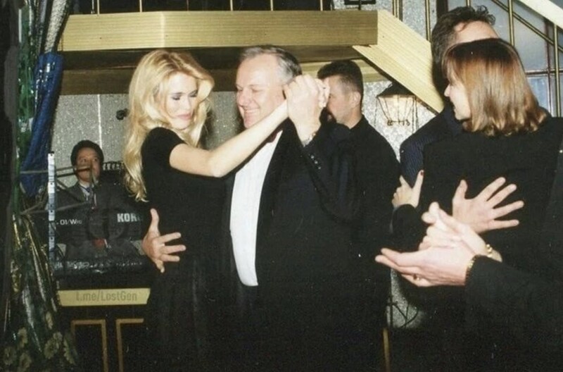 8. Анатолий Собчак танцует с Клаудией Шифер, Санкт-Петербург, 1996 год