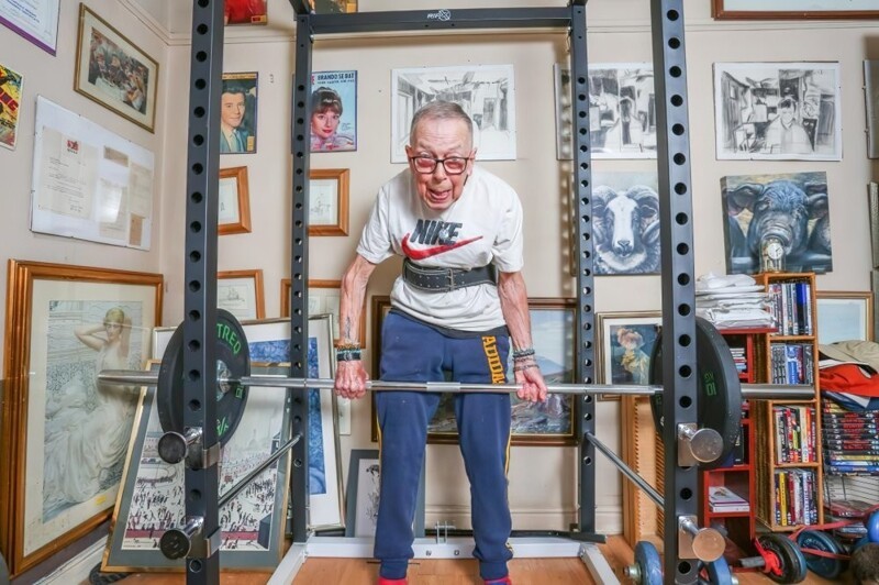 86-летний британец побил мировой рекорд по пауэрлифтингу в своей категории