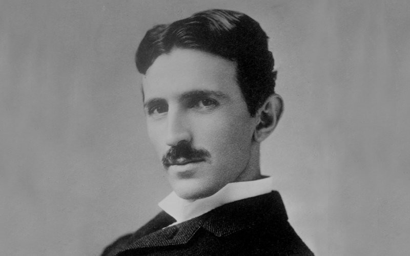 17. Считается, что Никола Тесла умер девственником. Несмотря на то, что в него было влюблено много женщин, Тесла был уверен, что секс уменьшит его умственные способности. Он считал, что прикосновения к другому человеку отвратительны
