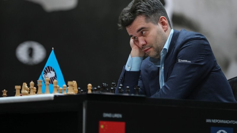 Российский гроссмейстер обыграл китайца во второй партии за титул чемпиона мира по шахматам