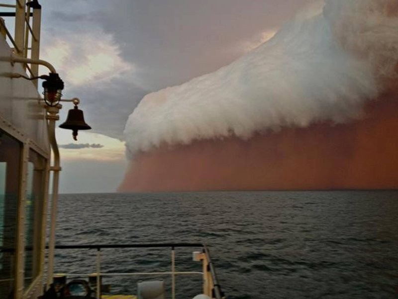11. Огромная пылевая буря в Австралии, 2013 год