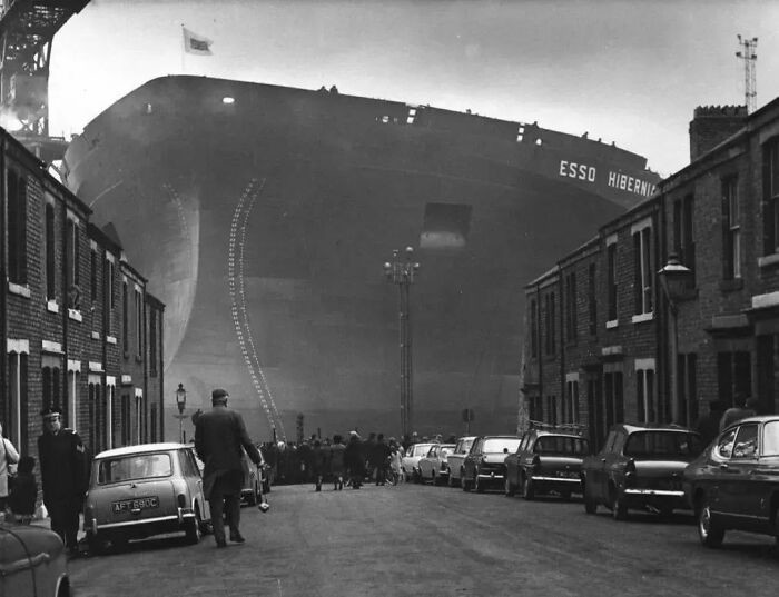 19. Танкер Esso Hibernia во время строительства, Уоллсенд, Великобритания, 1970 год