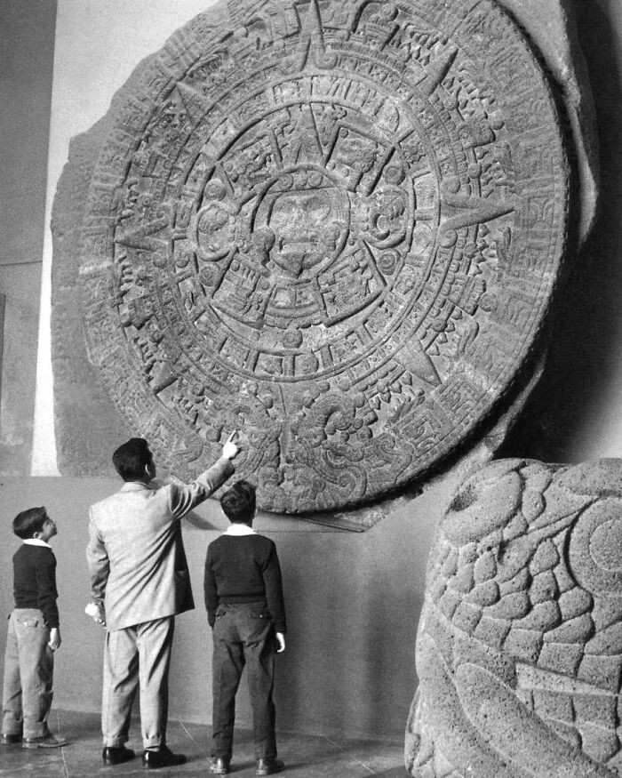 20. Камень Солнца ацтеков в Национальном музее антропологии, Мехико, 1964 год