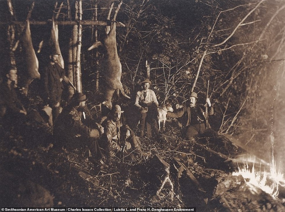 10. Охотники, разбившие млагерь возле озера Ракетт в округе Гамильтон, штат Нью-Йорк. 1889 год