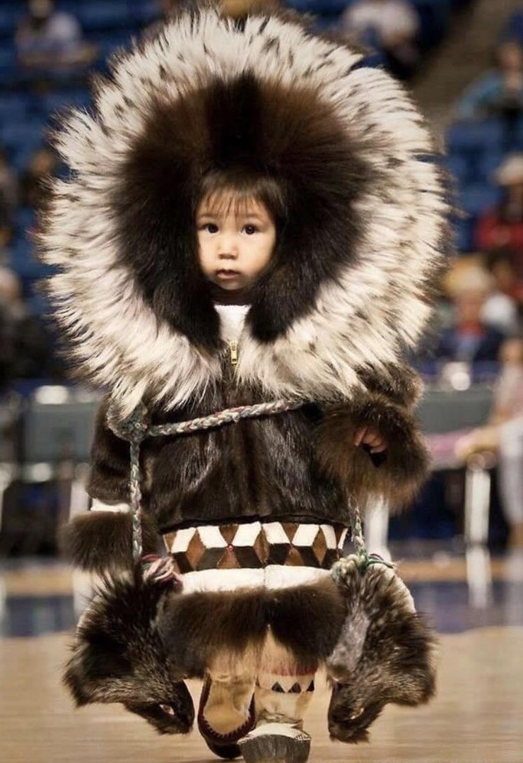 6. Традиционный наряд детей Аляски