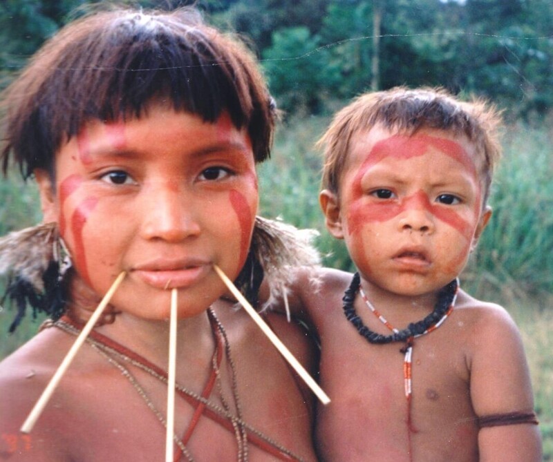 2. Представители яномама - индийских племён в Бразилии