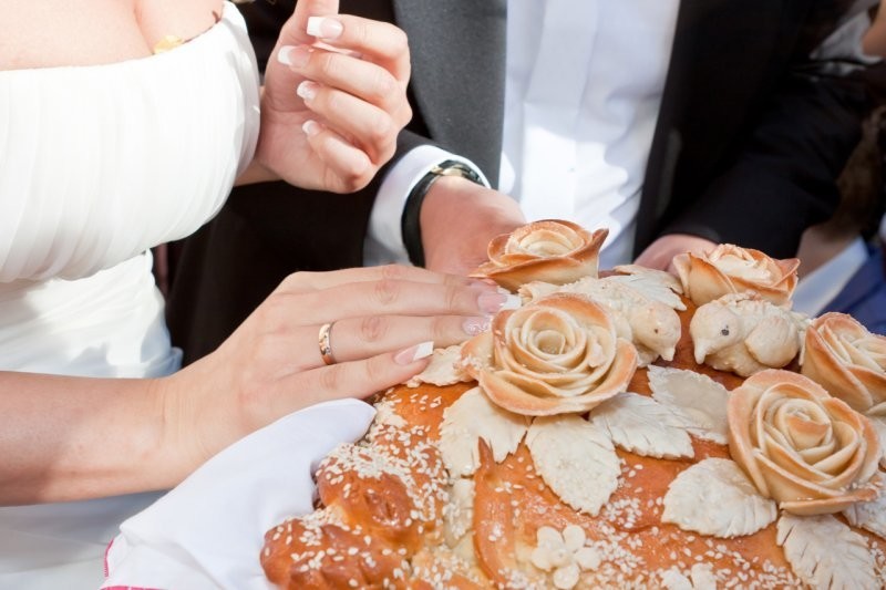 Почему на свадьбах так часто говорят "совет да любовь!"