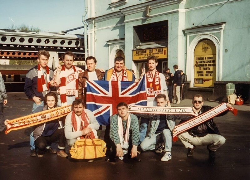 Фанаты английского Манчестера на Московском вокзале, 1992 год.