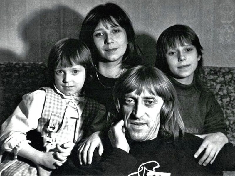 Виктор Авилов с семьёй