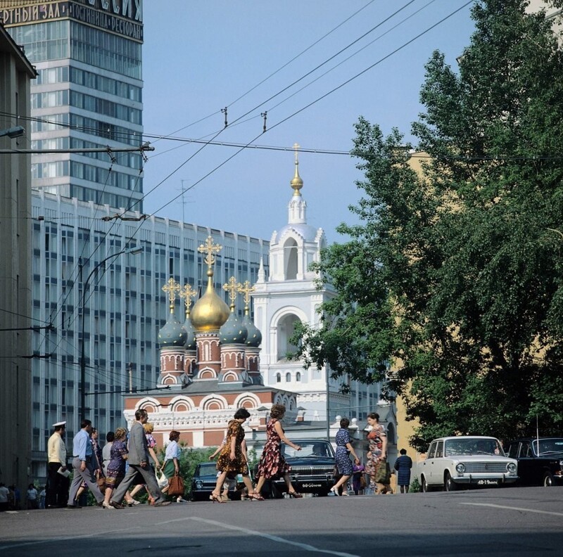 Улица Разина. Храм Георгия Победоносца на Псковской горе.