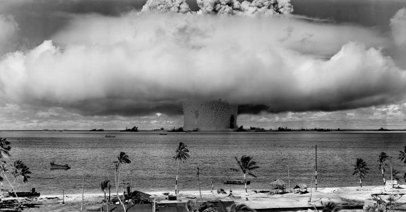 12. Испытание ядерной бомбы на атолле Бикини,1946 год