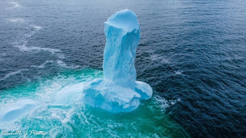 Житель города Дилдо нашёл айсберг в форме гигантского пениса