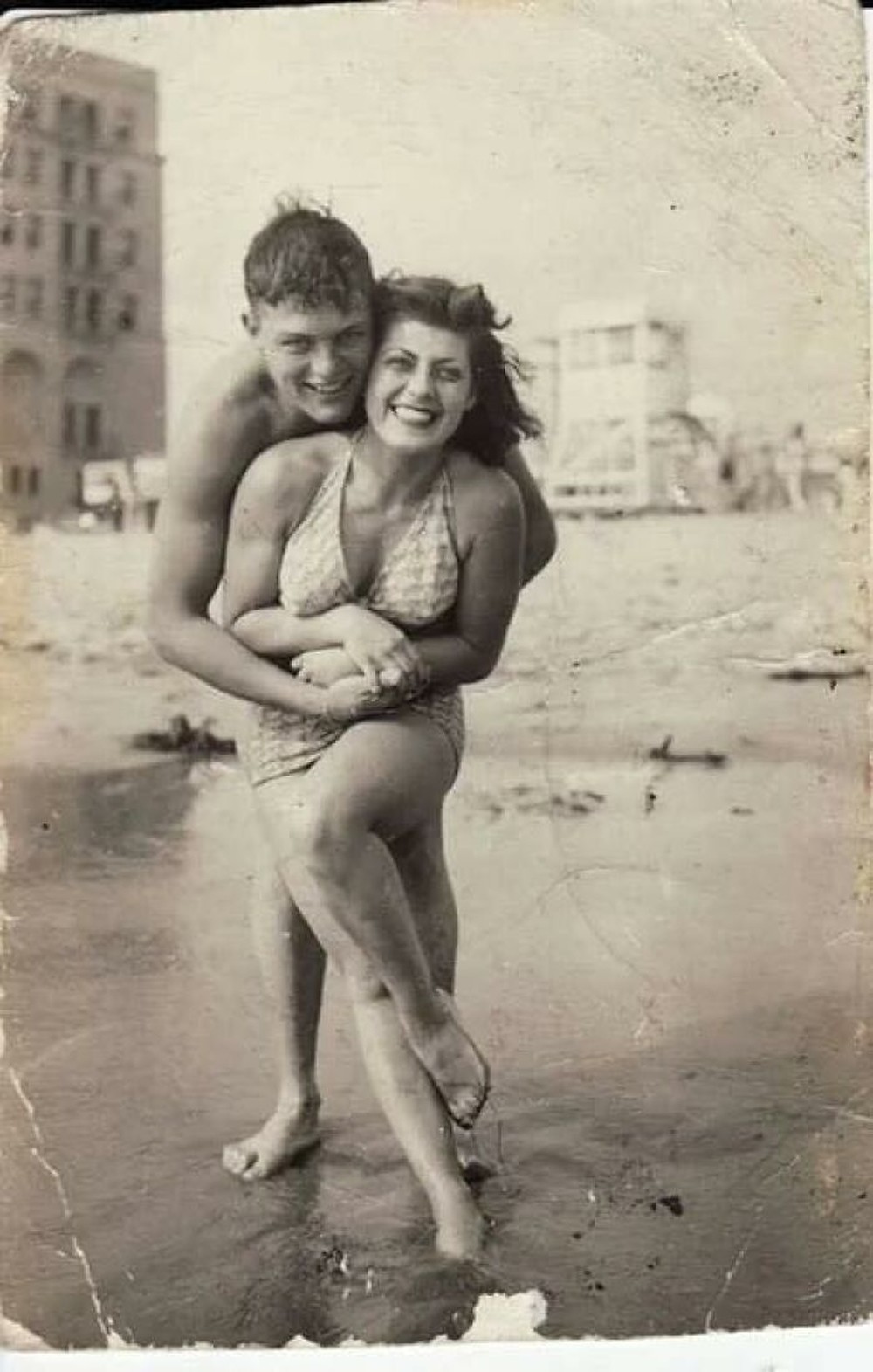 15. Красивая пара из 1940-х годов