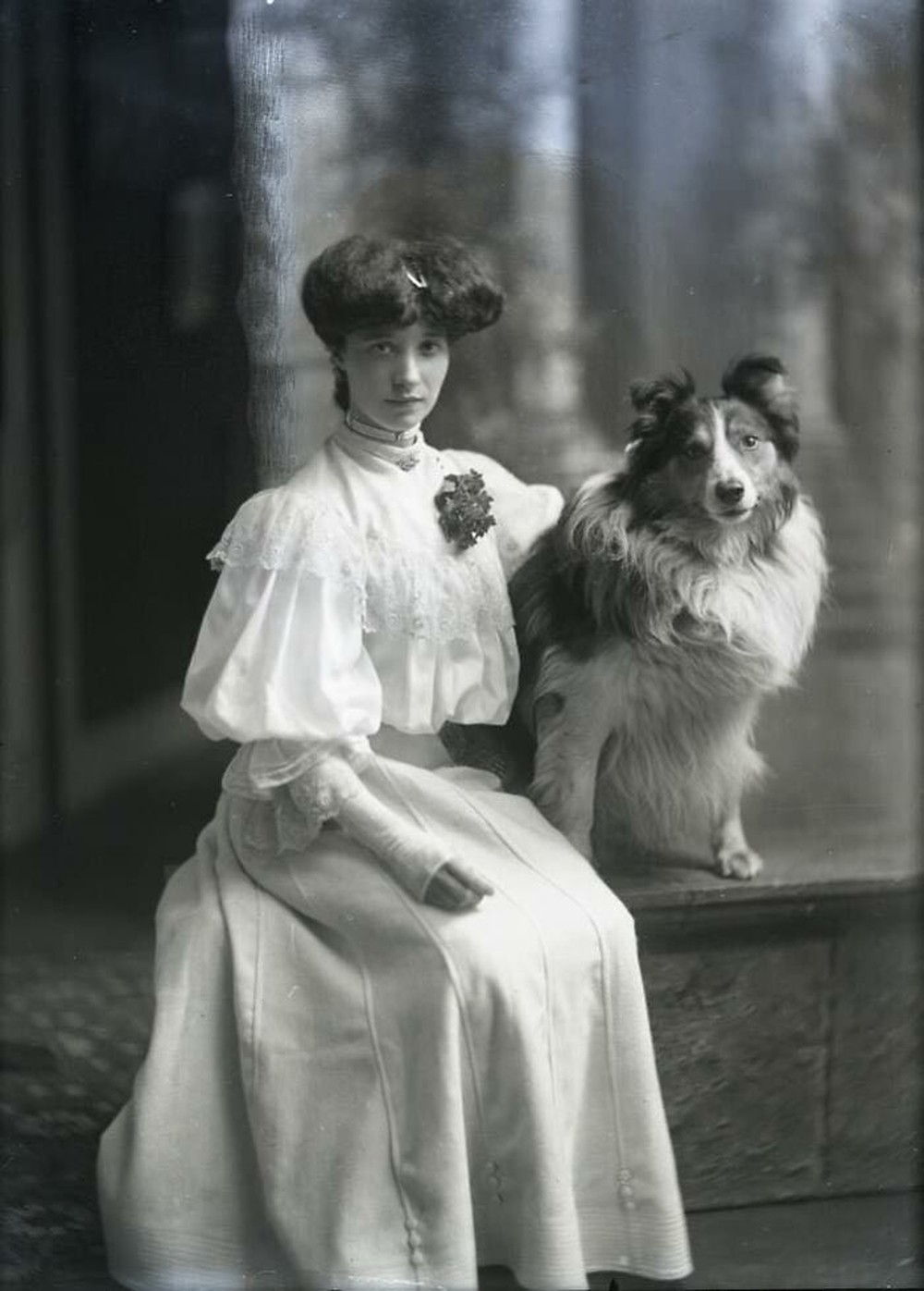 14. Девушка эдвардианской эпохи с любимцем, 1905 год