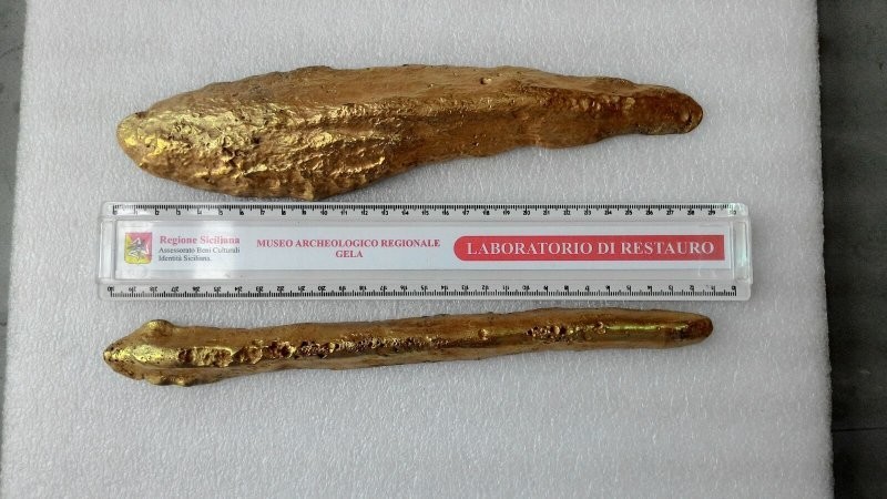9. 86 слитков орихалка ("горная медь") были обнаружены на морском дне у побережья сицилийского муниципалитета Гела. Находка принадлежит кораблю, затонувшему в первой половине VI века до нашей эры. Орихалк, сплав меди и цинка