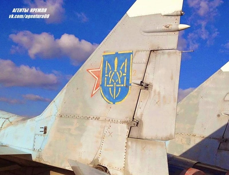 Старый МиГ-29 на который нарисовали эту бандеровскую размазню - и так на всей 404. Сами за 30 лет ничего не построили, оккупировали города исторической России и пользуются наследием СССР