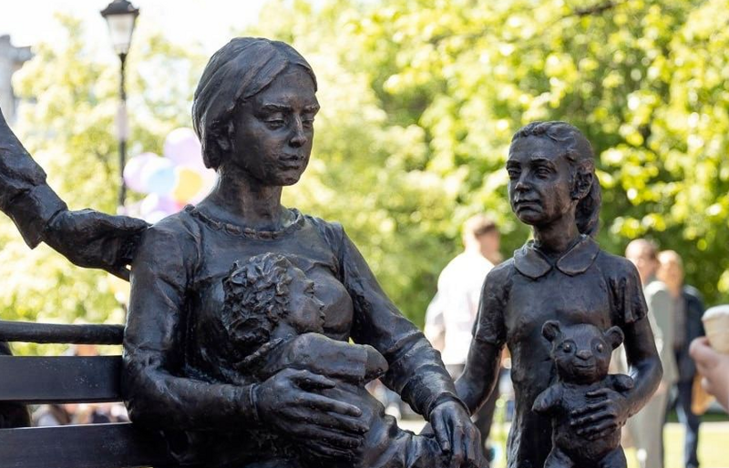 В Калининграде открыли памятник  "Счастливая семья»