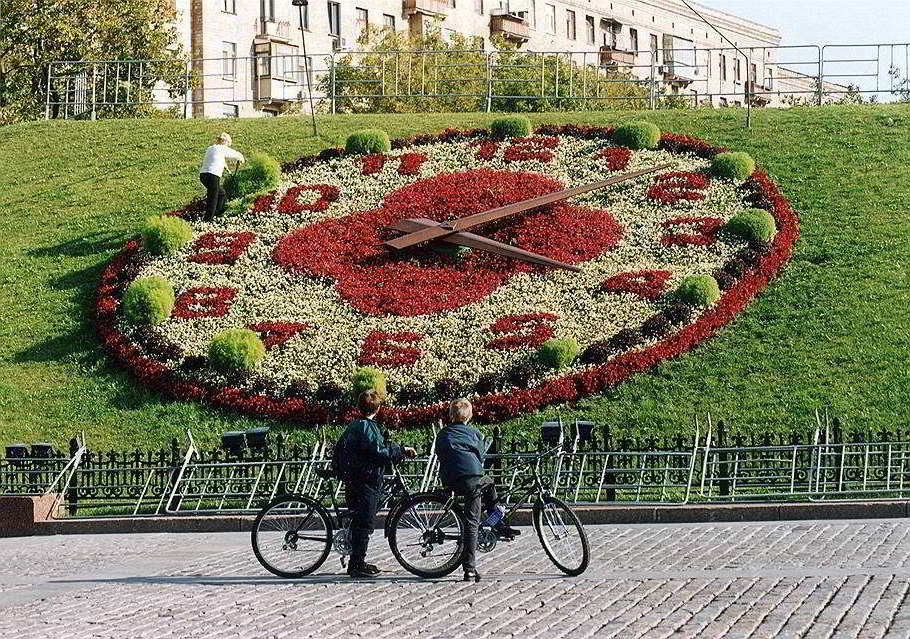 1981. Летнее время в СССР. 1981 - В СССР впервые введено летнее время.. Летнее время 1988 год. 30 Марта 1981 в СССР впервые введено летнее время..