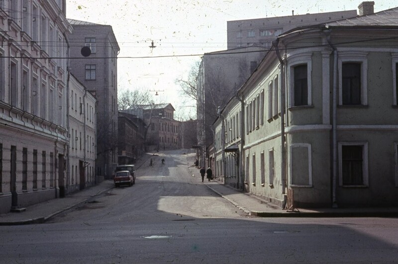 Заасфальтированный Волконский переулок. 