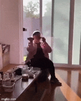 Одно другому не мешает