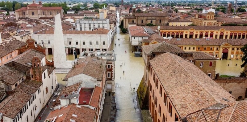 13 человек погибло в результате сильнейшего наводнения в Италии