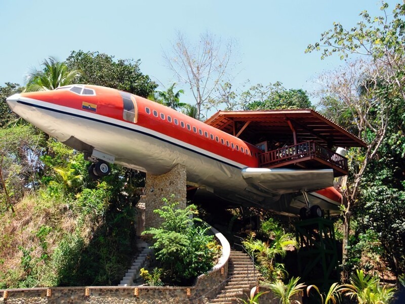Этот самолёт-отель, переделанный из «Боинга 727», находится в Коста-Рике