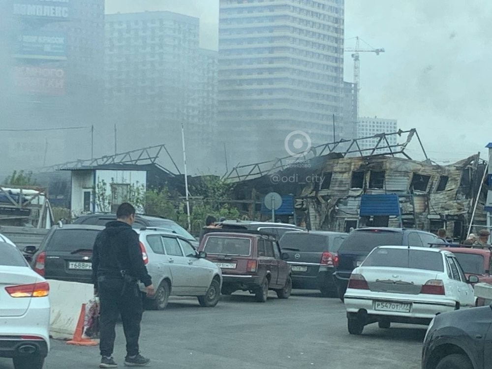 В московском Одинцово сгорел строительный рынок