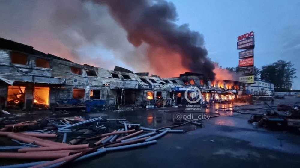 В московском Одинцово сгорел строительный рынок