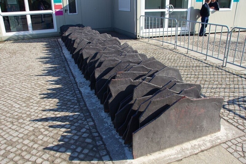 96 плит у стен Рейхстага — монумент, созданный в честь депутатов, противостоявших нацизму