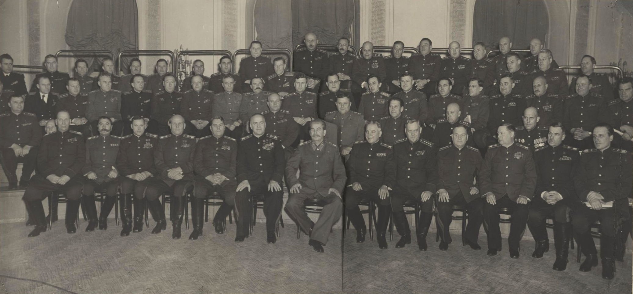 Фото маршалов победы. Фотография Сталина с маршалами Победы. 1945 Сталин с маршалами. Маршалы Победы Иосиф Сталин. Генералы и маршалы СССР.