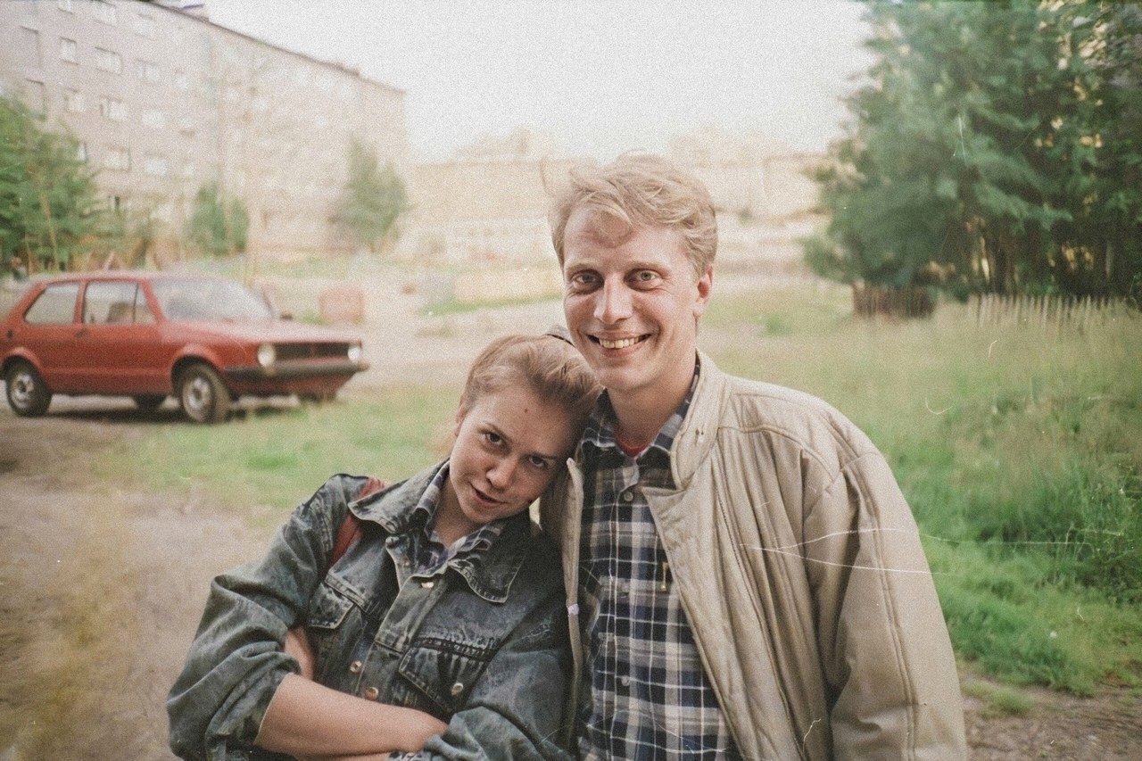 Молодая счастливая пара, 1990-е.