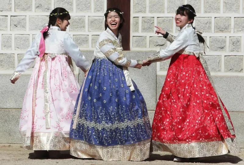 Стильные хулиганы: какие тренды сейчас задает корейская мода