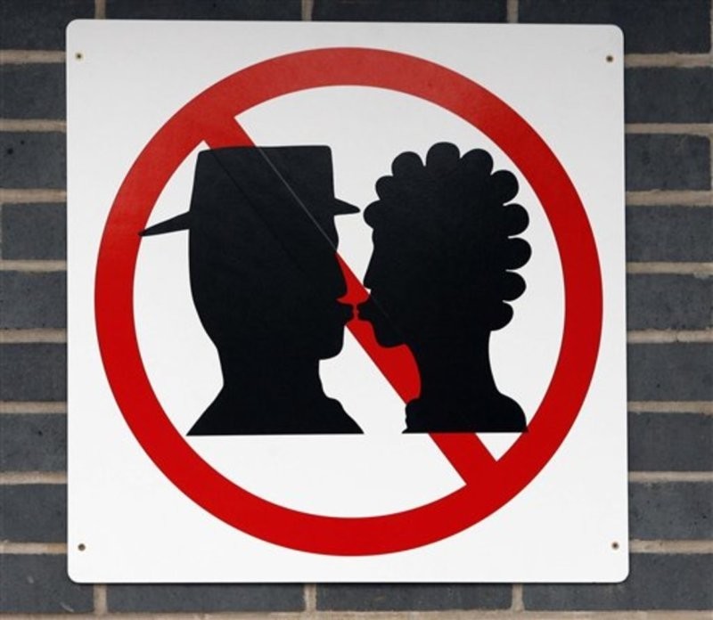 Странный запрет во Франции: там нельзя целоваться на вокзалах