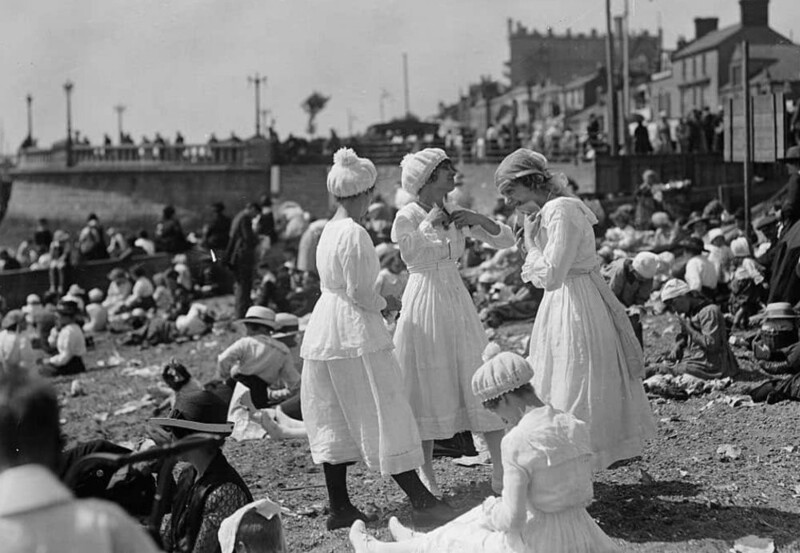 6. Девушки в купальных костюмах, Англия, 1919 год